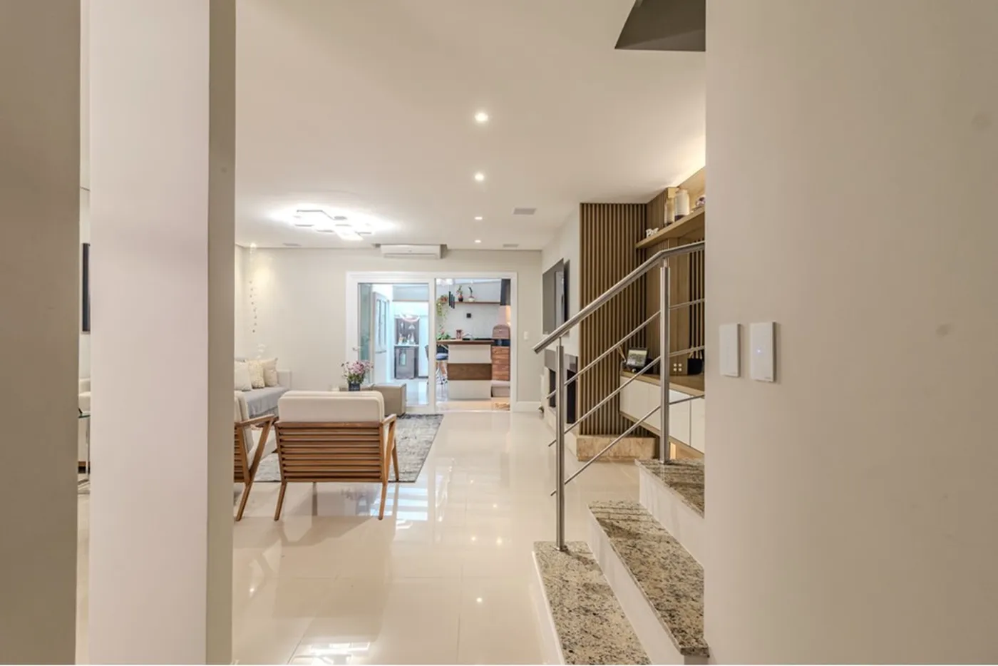 TDMT 382 Casa 612481009-30 - REMAX Andar de Cima Exclusividades TDMT 382 Casa 612481009-30 - REMAX Andar de Cima Exclusividades