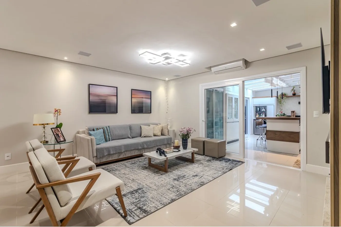 TDMT 382 Casa 612481009-30 - REMAX Andar de Cima Exclusividades TDMT 382 Casa 612481009-30 - REMAX Andar de Cima Exclusividades