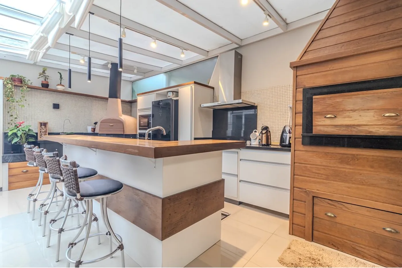 TDMT 382 Casa 612481009-30 - REMAX Andar de Cima Exclusividades TDMT 382 Casa 612481009-30 - REMAX Andar de Cima Exclusividades