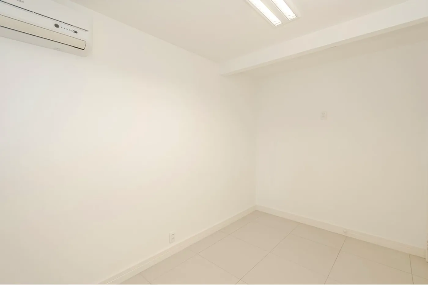 MDVQB 694 Sala 612481096-6 - REMAX Andar de Cima Exclusividades