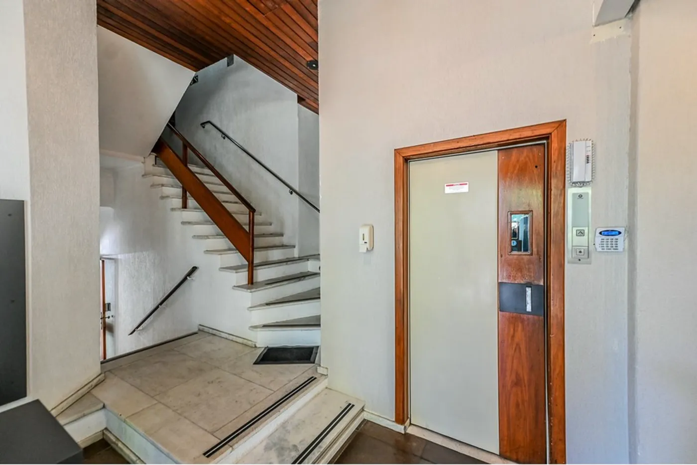 RBC-D1AF 1375 Apto 612481063-26 - REMAX Andar de Cima Exclusividades