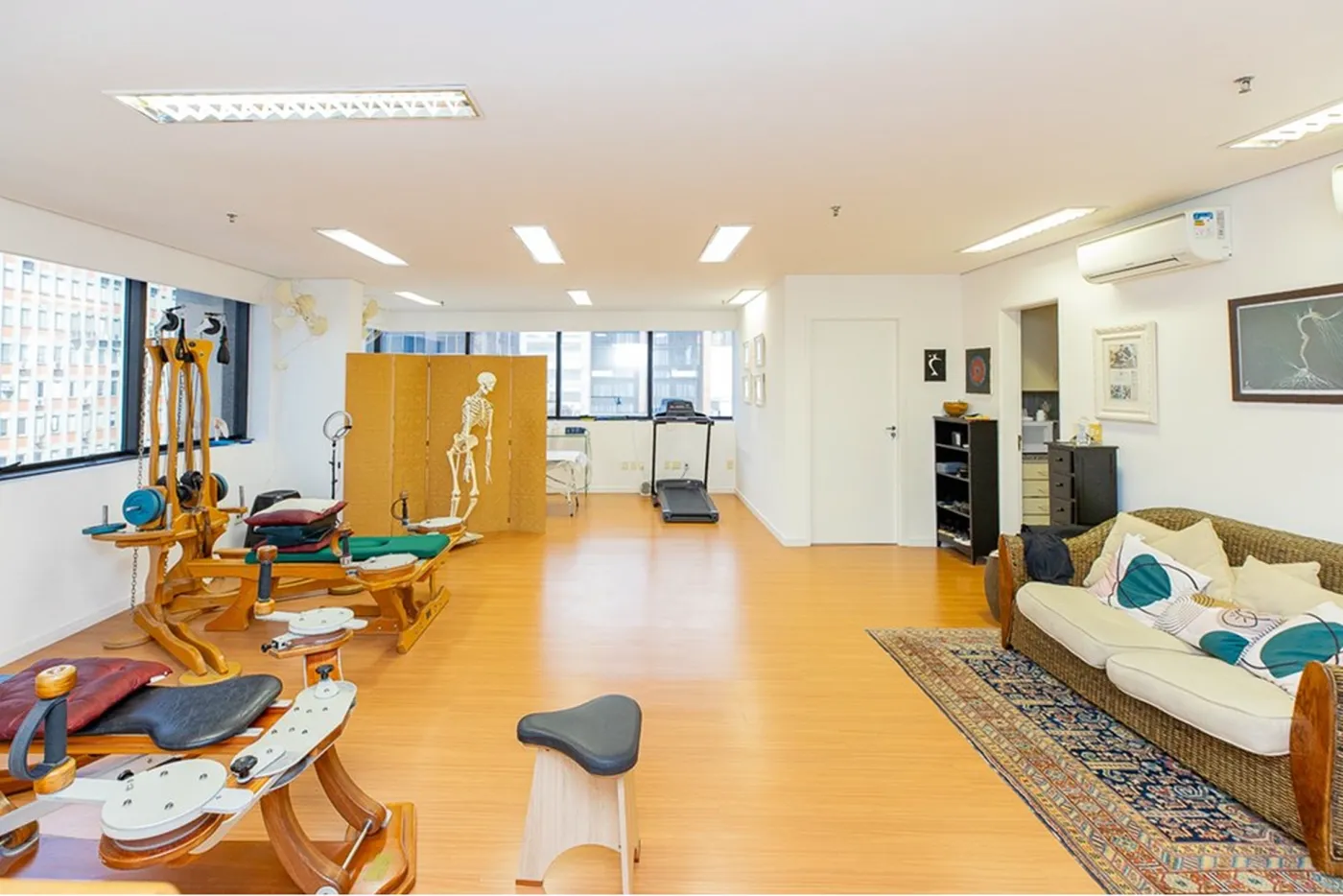IBT 100 Sala 601241007-79 - REMAX Ville Exclusividades