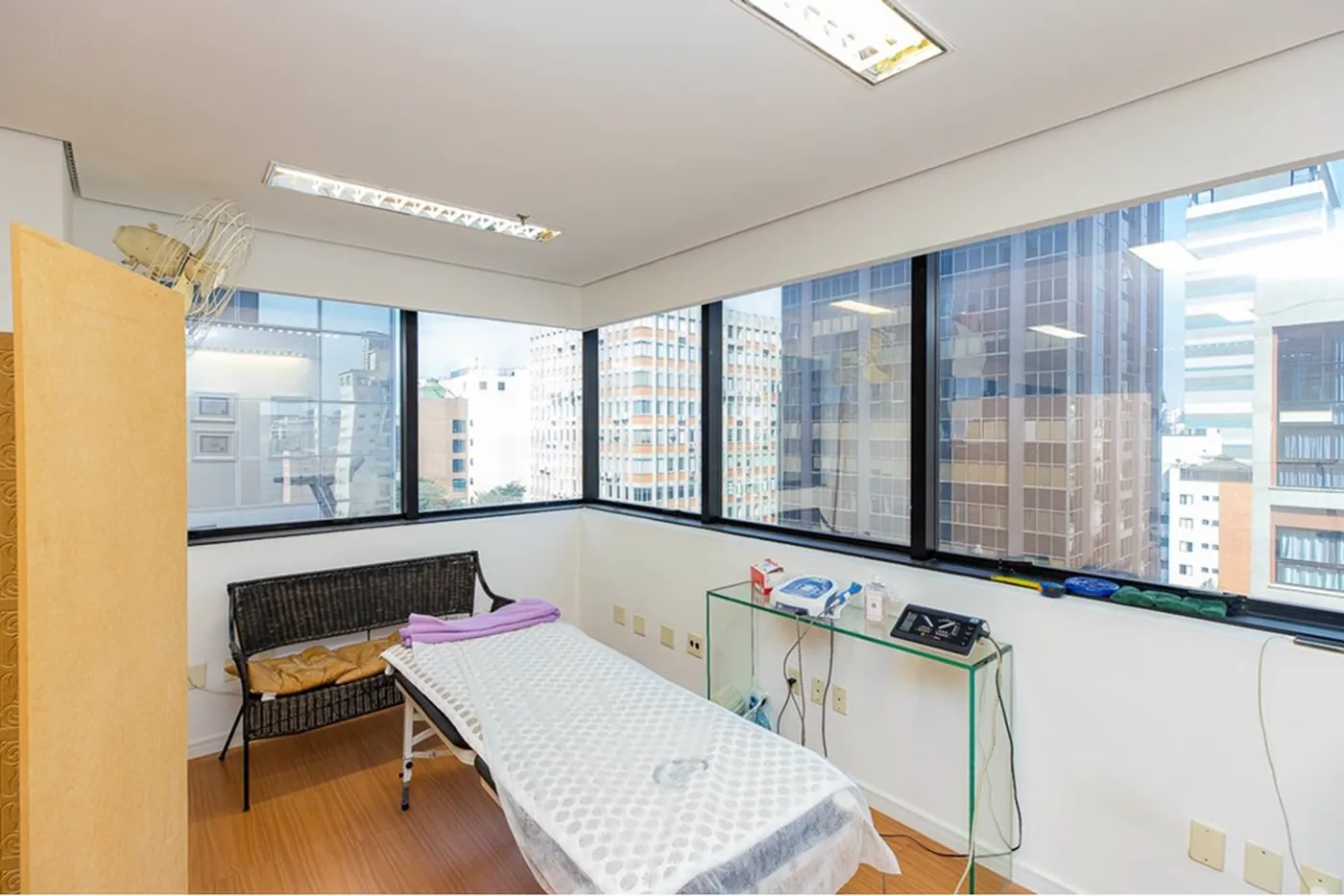 IBT 100 Sala 601241007-79 - REMAX Ville Exclusividades