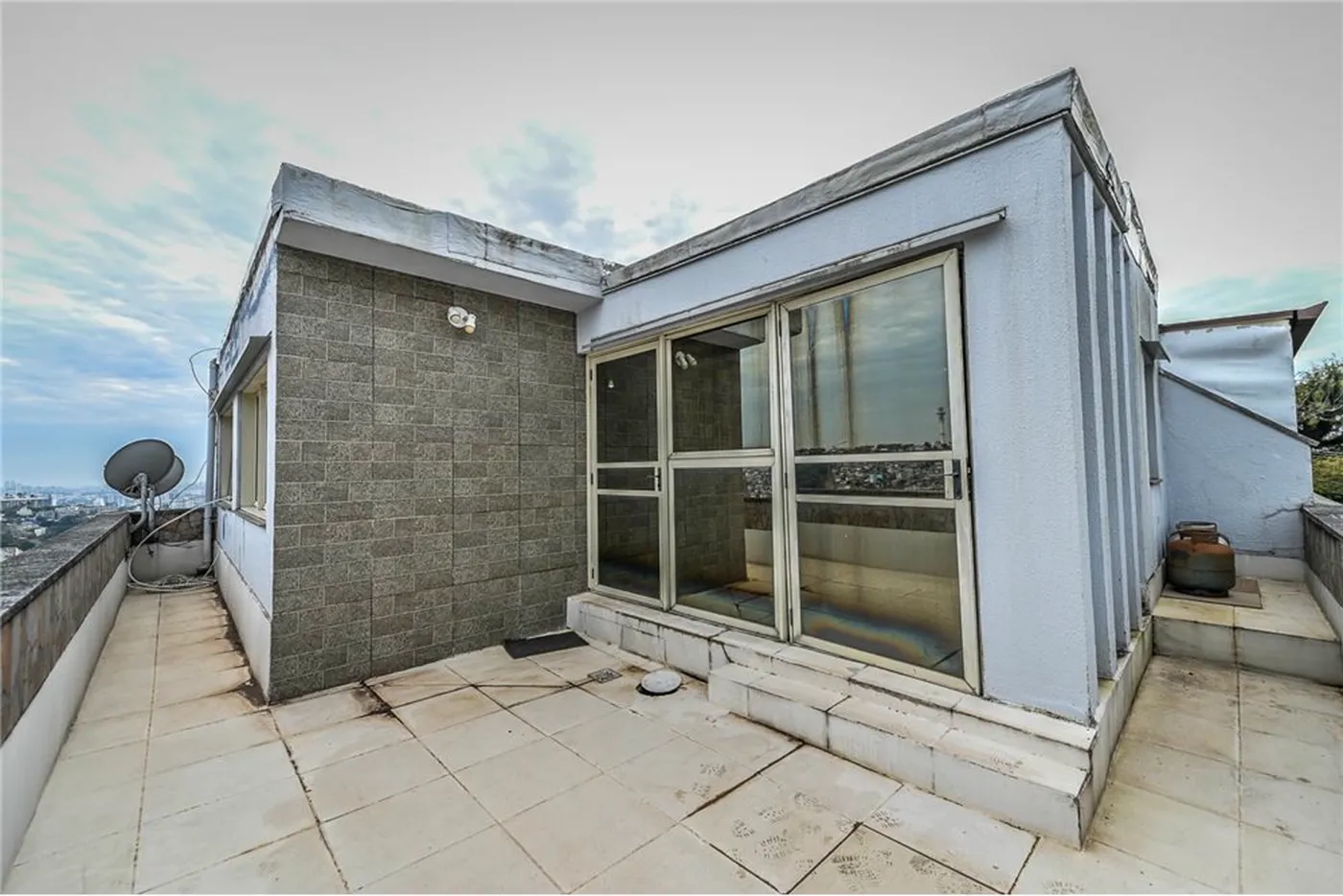 MC 50 Apto 612481080-26 - REMAX Andar de Cima Exclusividades