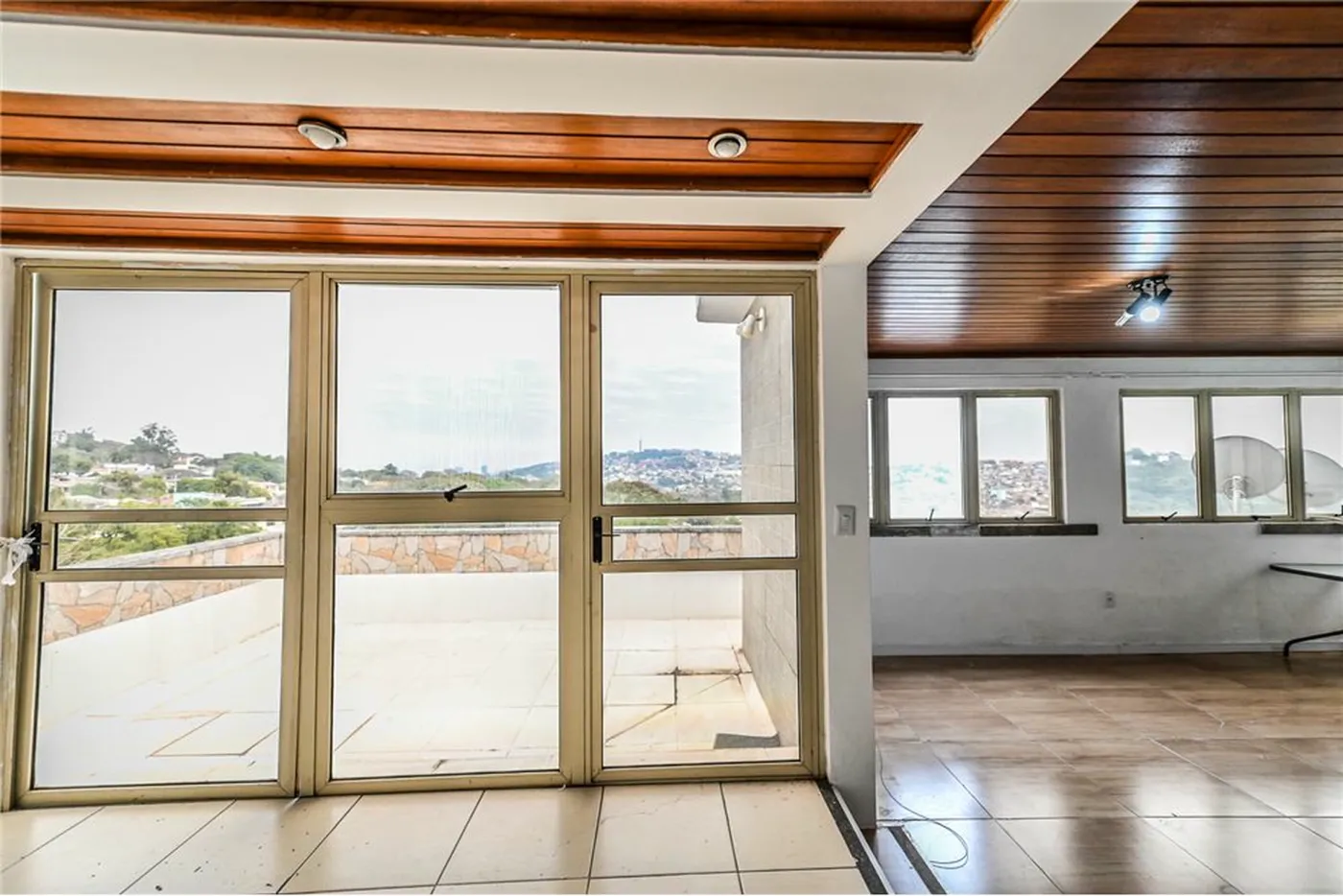 MC 50 Apto 612481080-26 - REMAX Andar de Cima Exclusividades