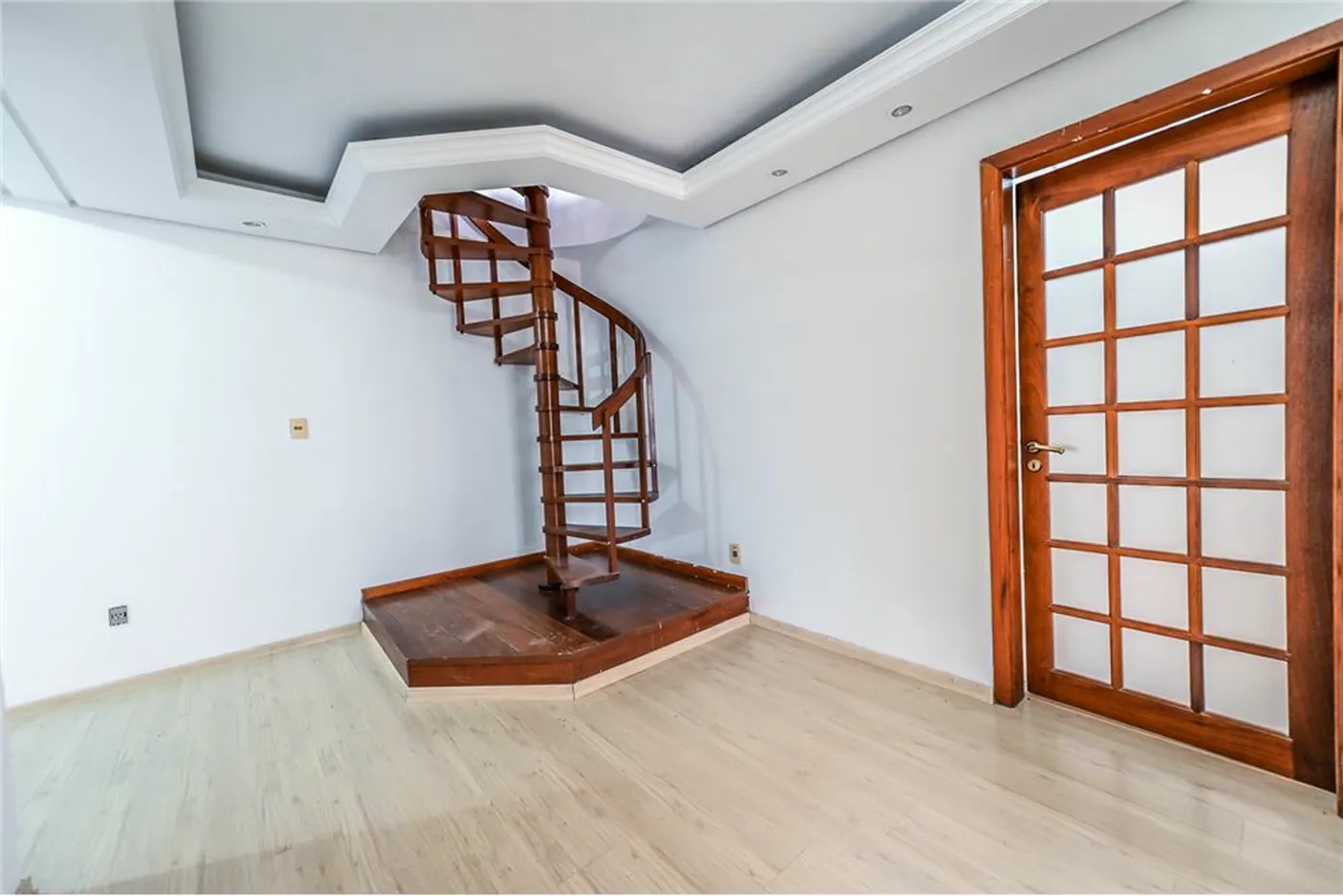 MC 50 Apto 612481080-26 - REMAX Andar de Cima Exclusividades