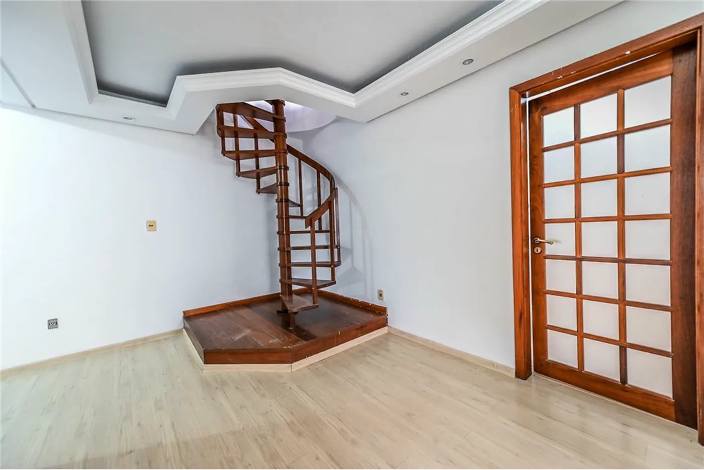 MC 50 Apto 612481080-26 - REMAX Andar de Cima Exclusividades