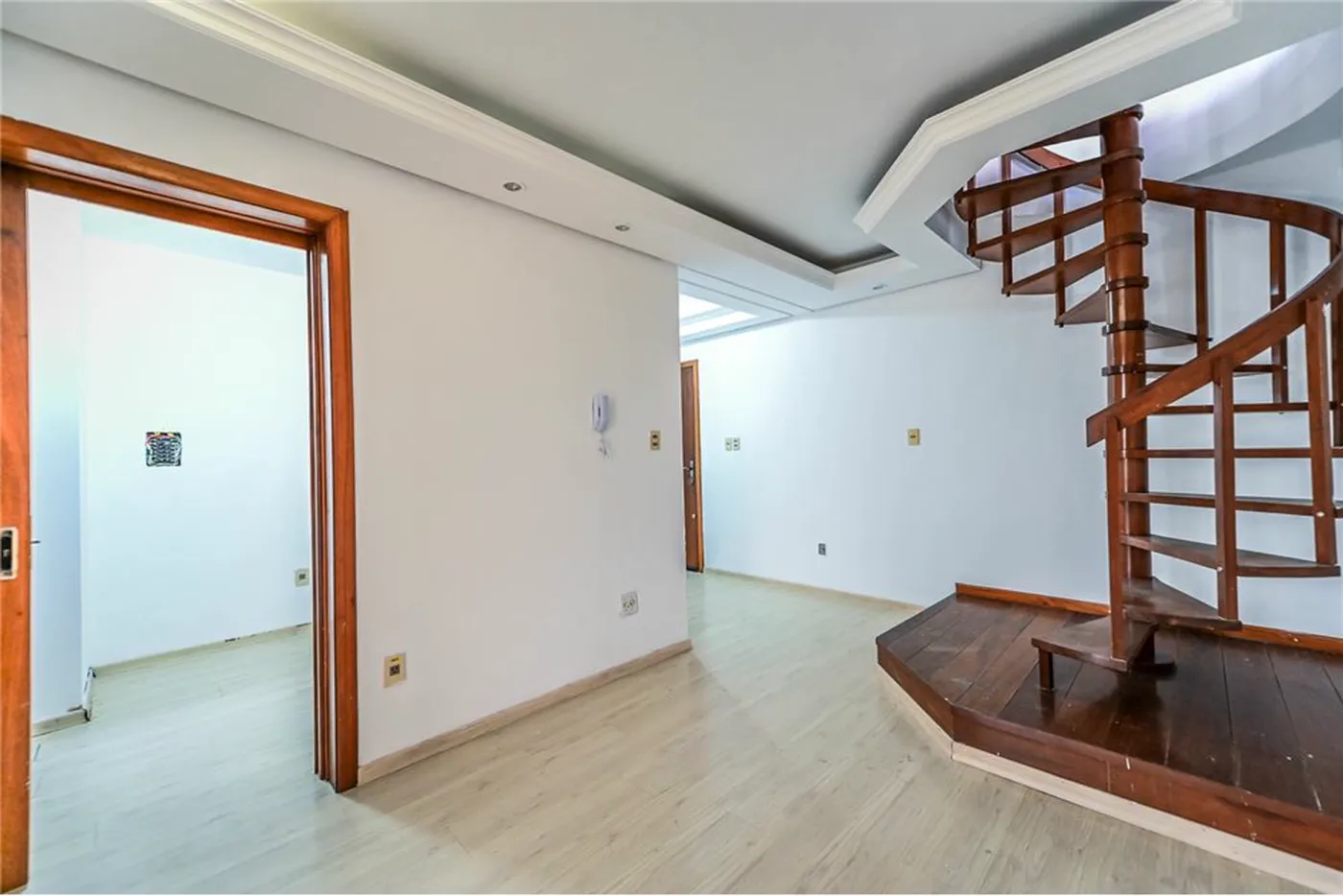MC 50 Apto 612481080-26 - REMAX Andar de Cima Exclusividades
