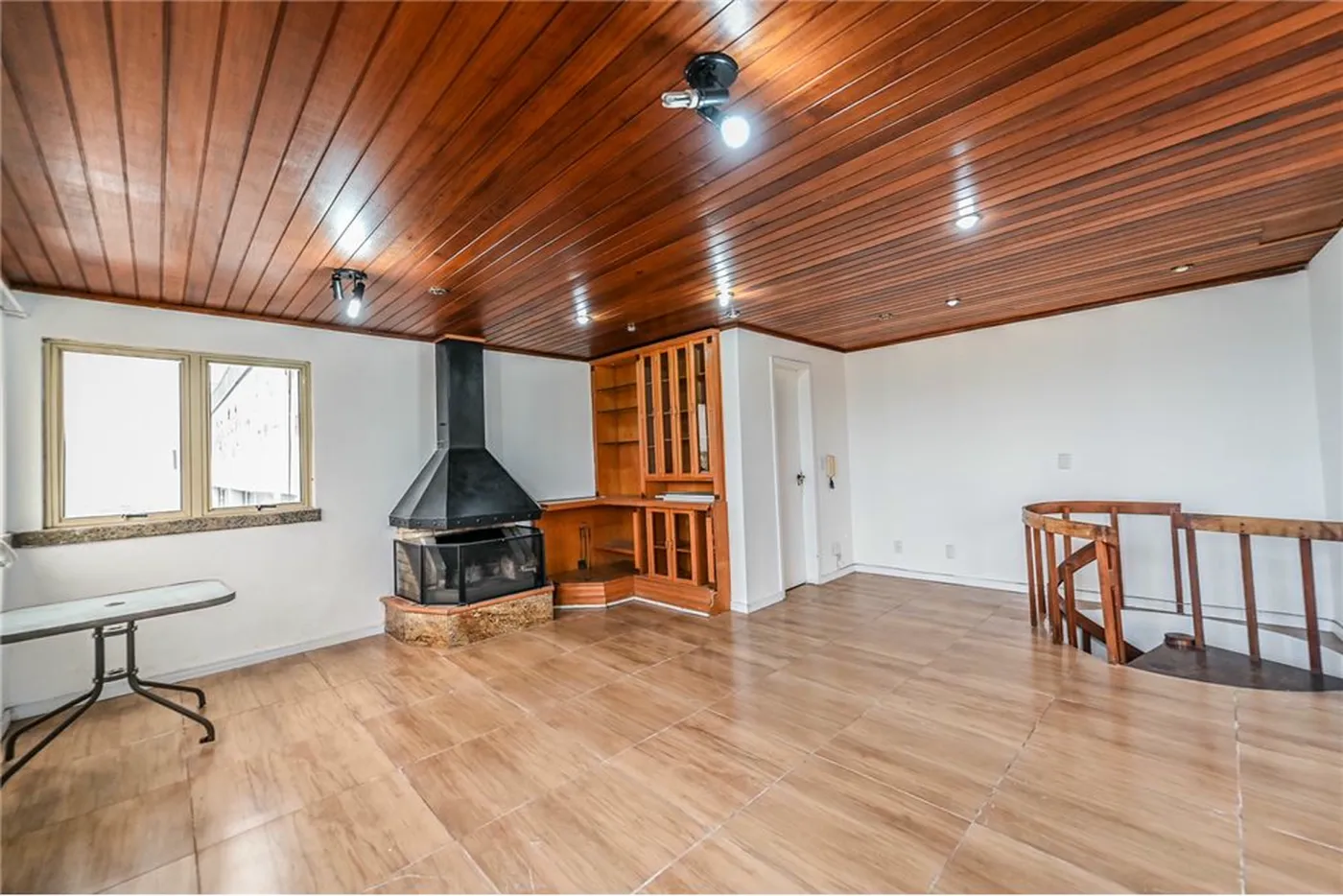 MC 50 Apto 612481080-26 - REMAX Andar de Cima Exclusividades