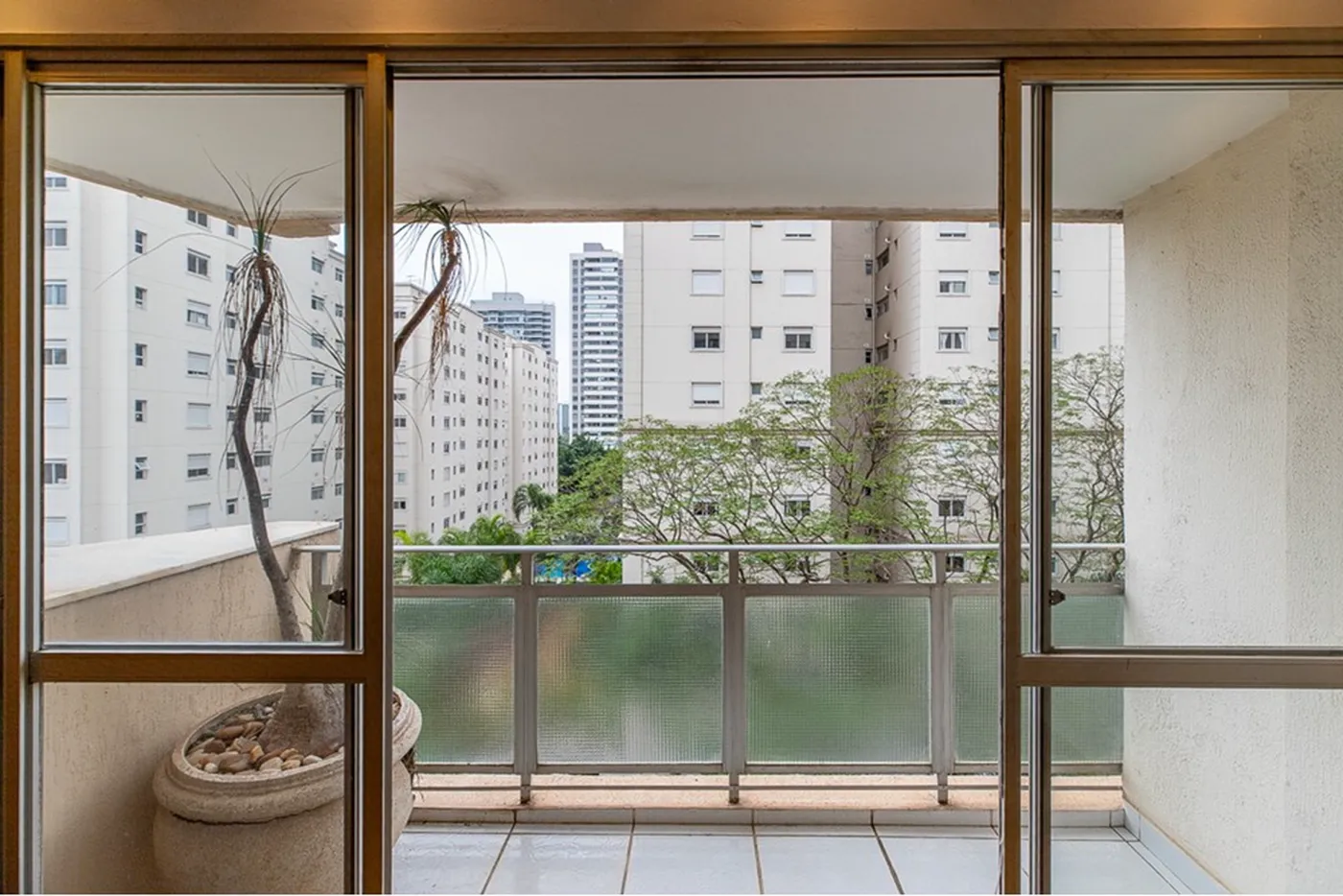 CBMDB 999 Apto 601241044-42 - REMAX Ville Exclusividades
