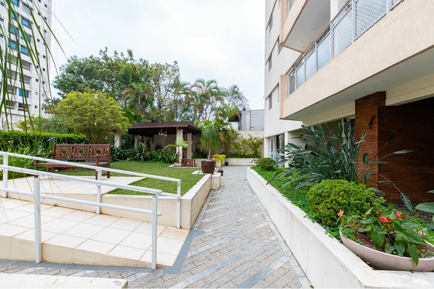 CBMDB 999 Apto 601241044-42 - REMAX Ville Exclusividades