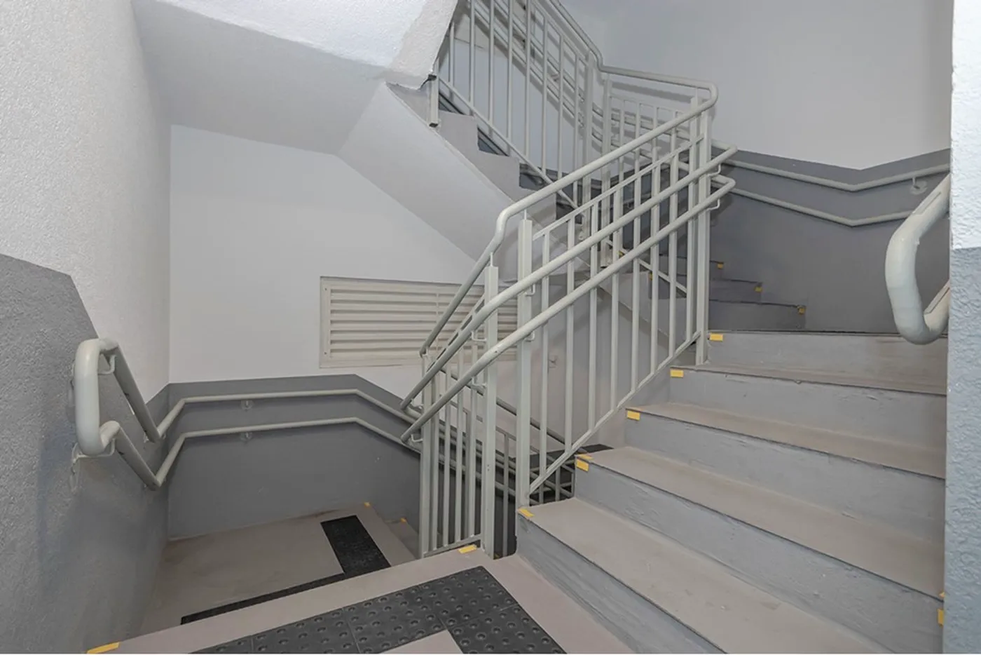JLG 520 Apto 612521043-31 - REMAX Place Exclusividades JLG 520 Apto 612521043-31 - REMAX Place Exclusividades